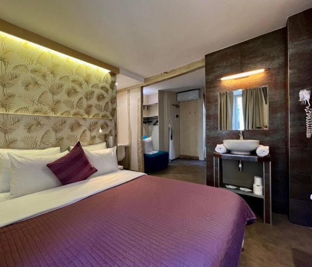 Silver Room at Hôtel Nation Montmartre